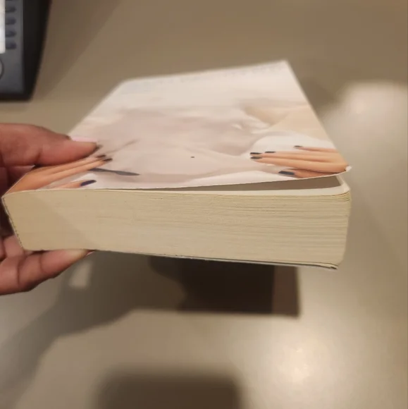 "Uglies" by Scott Westerfeld novel - Picture 2 of 5